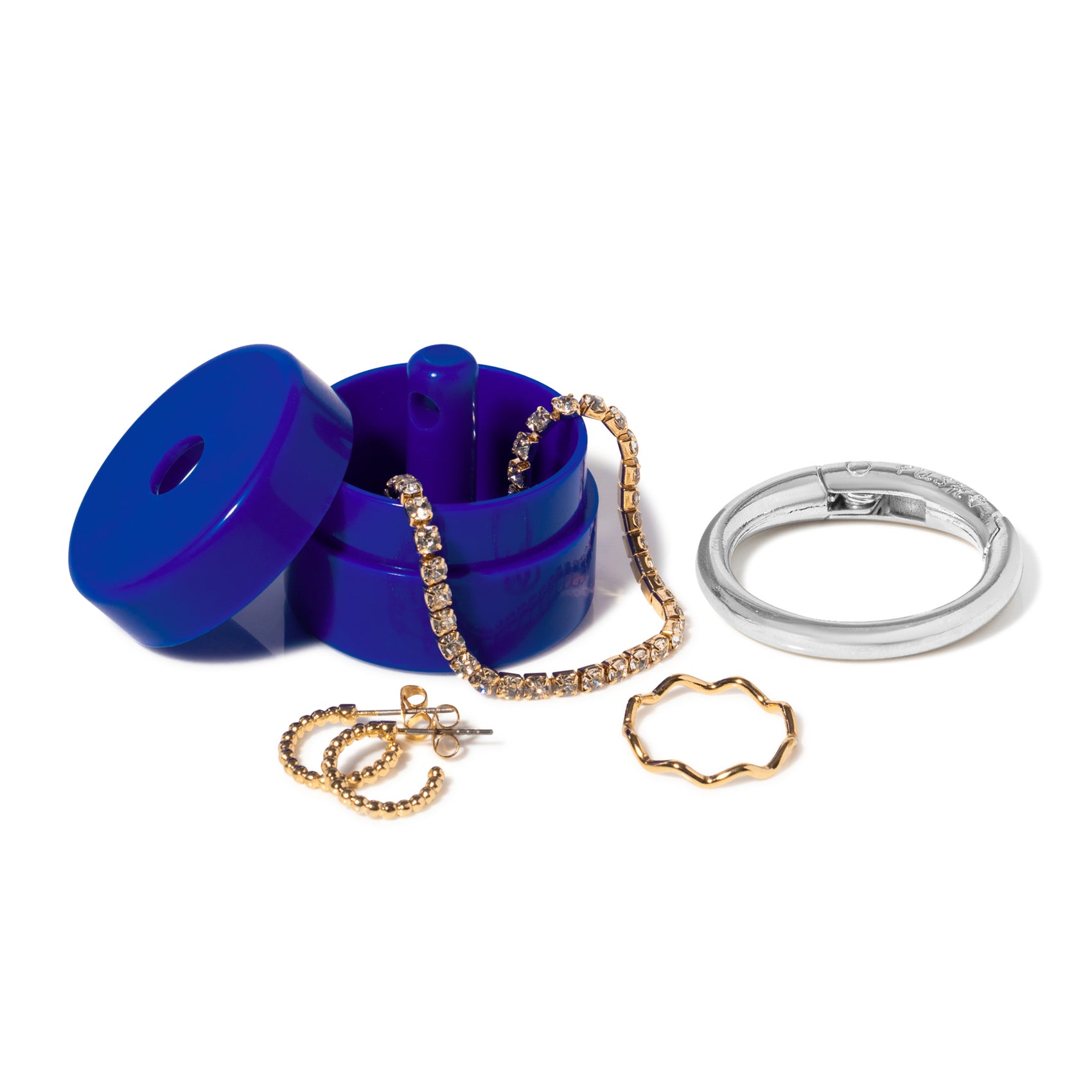 Athletic jewelry carrying case